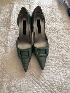 Steve Madden Green Textured Pointed-Toe Pumps with Bow Accent